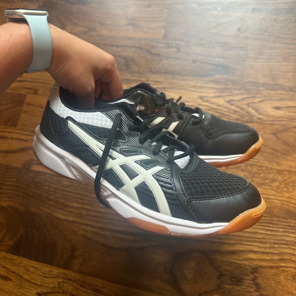 Women’s ASICS Volleyball Shoes W7.5